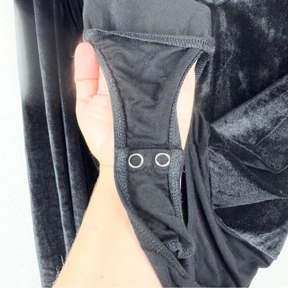 NWT Torrid Stretch Velvet V-Neck Balloon Slv Long Sleeve Bodysuit Sz 2X (18-20) - Picture 10 of 16